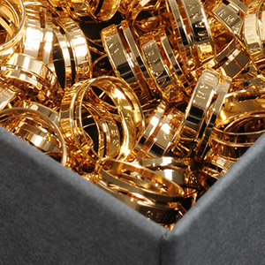 Gold-Beschichtung auf hochglänzenden Teilen.