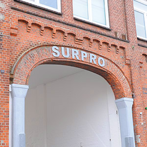 SURPRO GmbH, Toreinfahrt zur 'Perfekten Oberfläche'